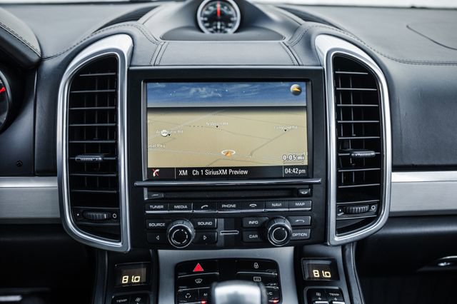 Used 2013 Porsche Cayenne Turbo image 18