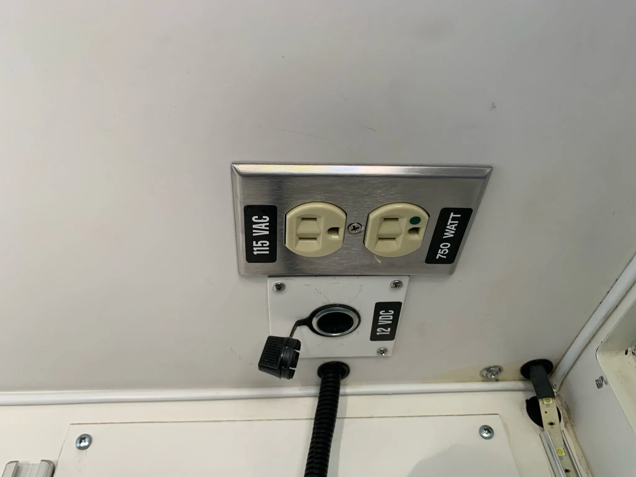 Used 2014 Chevrolet Express 4500 w/ Ambulance Package image 46