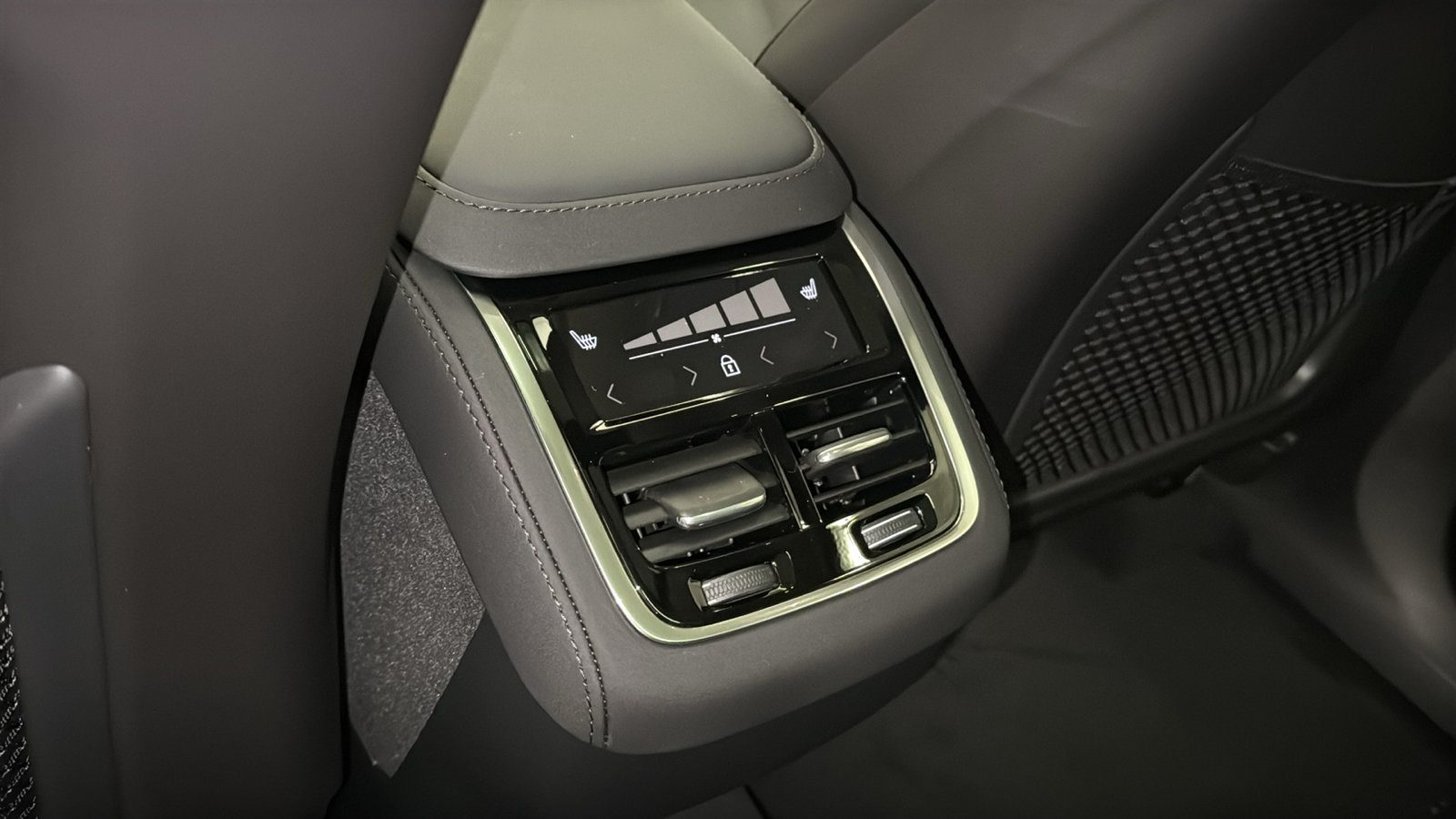New 2027 Volvo XC60 B5 Core AWD/4WD image 28