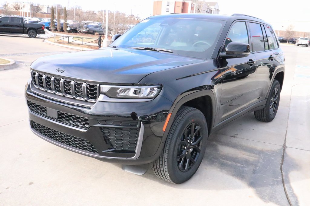 New 2026 Jeep Grand Cherokee Laredo image 10