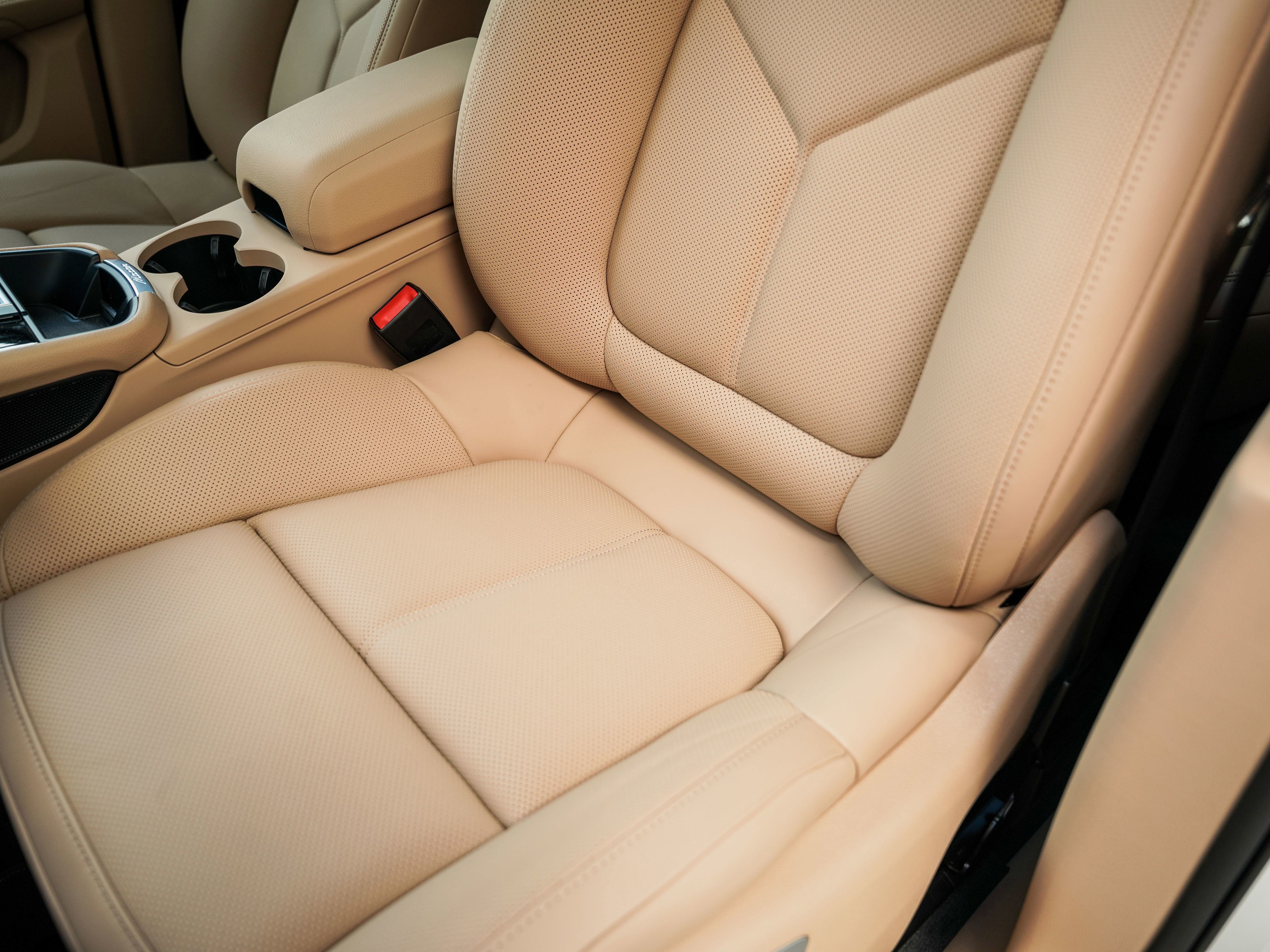 Certified 2025 Porsche Macan image 23