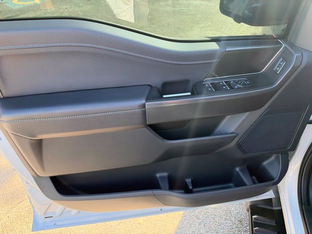 Used 2024 Ford F150 XLT w/ XLT Black Appearance Package RWD image 17