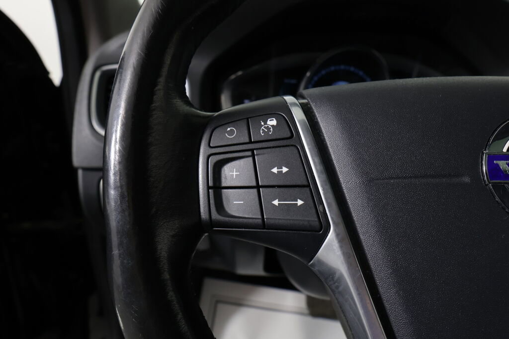 Used 2016 Volvo V60 T5 Cross Country Platinum image 33