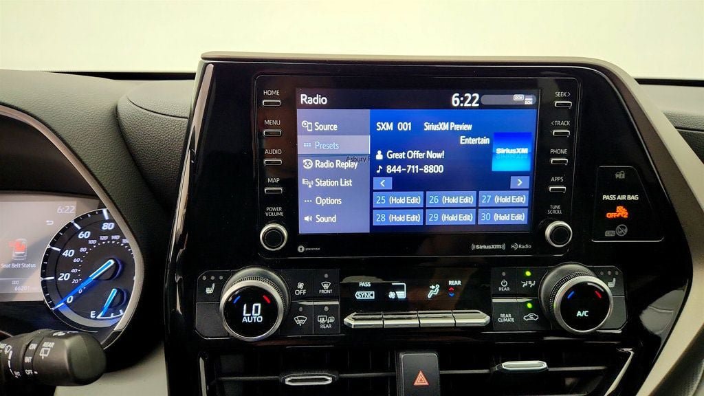 Used 2020 Toyota Highlander XLE FWD image 17