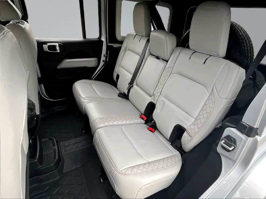 Used 2023 Jeep Wrangler Unlimited Sahara AWD/4WD image 27