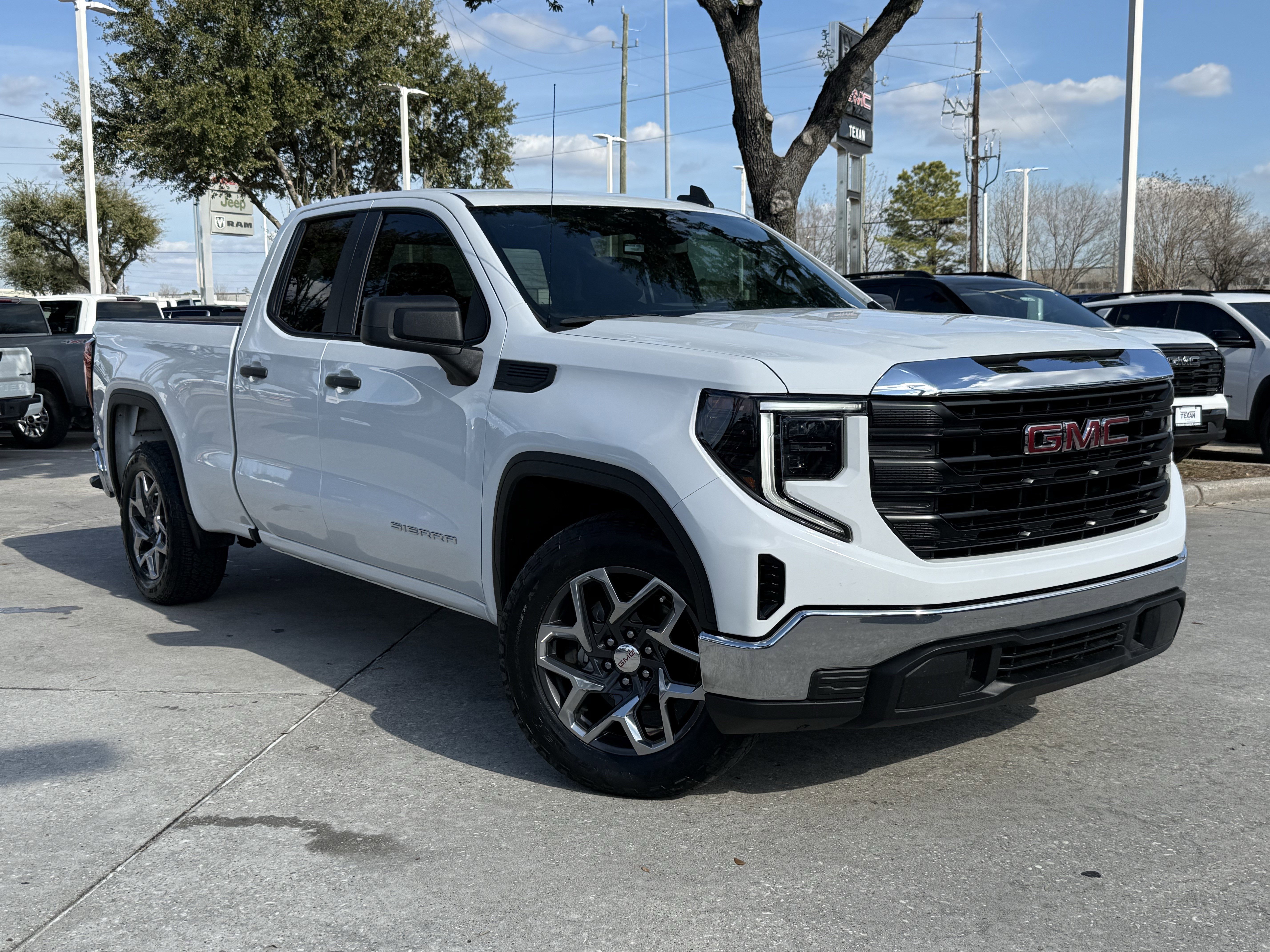 Used 2024 GMC Sierra 1500 Pro w/ Pro Value Package image 2
