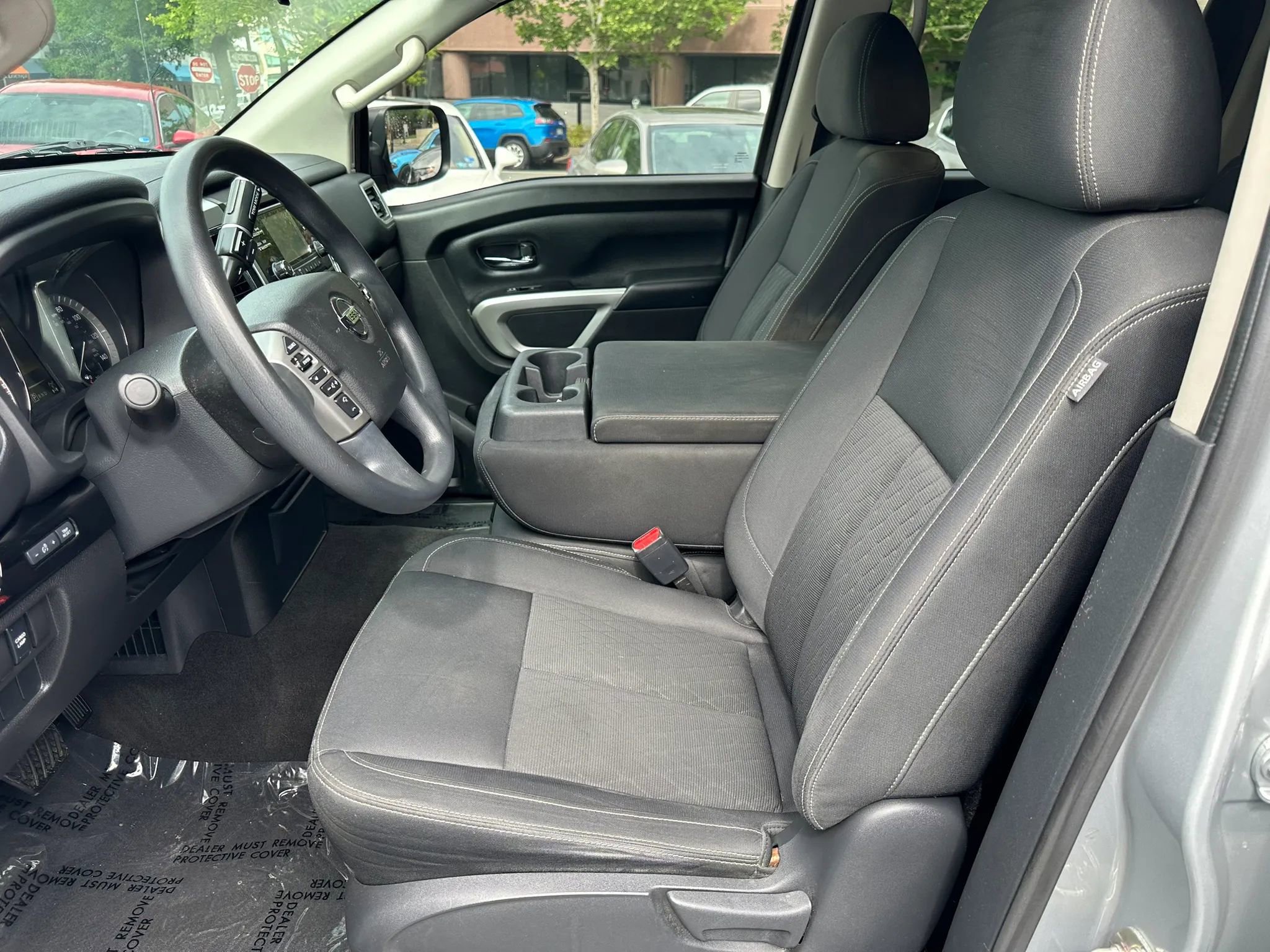 Used 2018 Nissan Titan SV AWD/4WD image 23