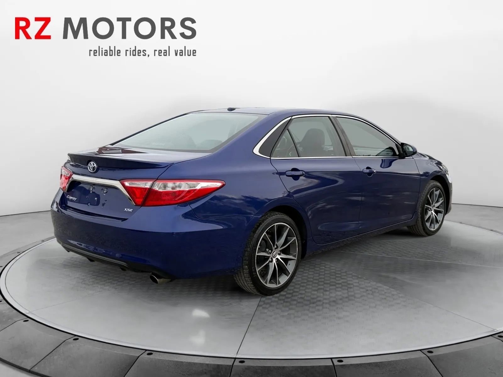 Used 2015 Toyota Camry XSE image 7