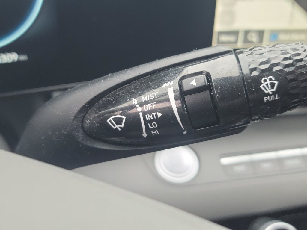 Used 2023 Hyundai Elantra SEL w/ Convenience Package FWD image 21
