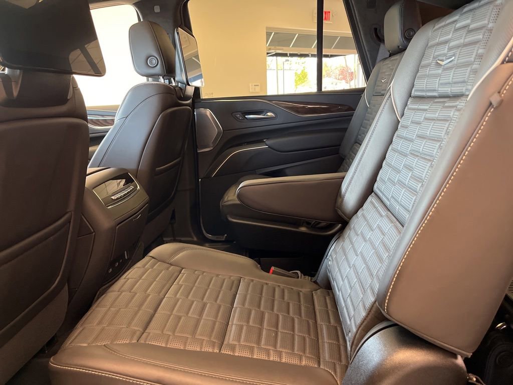 Certified 2024 Cadillac Escalade Sport Platinum w/ LPO, ONYX Package AWD/4WD image 14