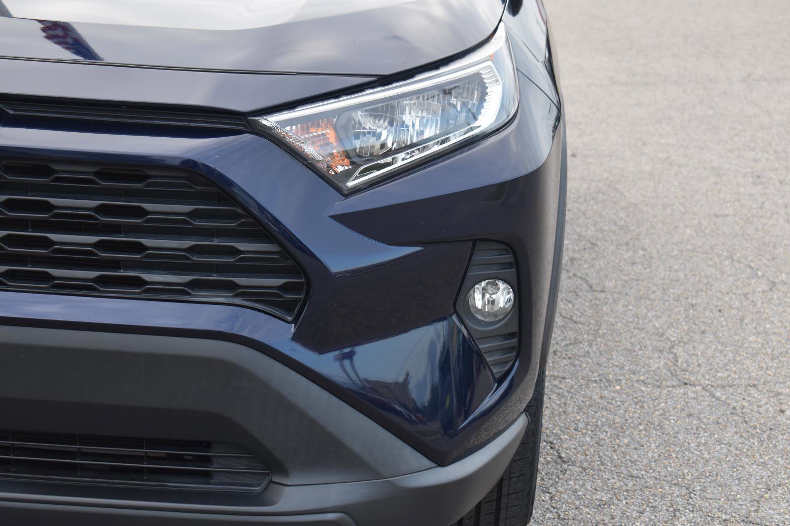 Used 2020 Toyota RAV4 XLE Premium FWD image 20