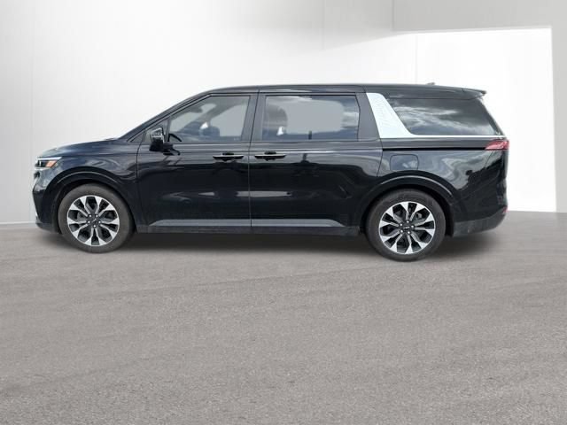 Used 2024 Kia Carnival EX FWD image 2