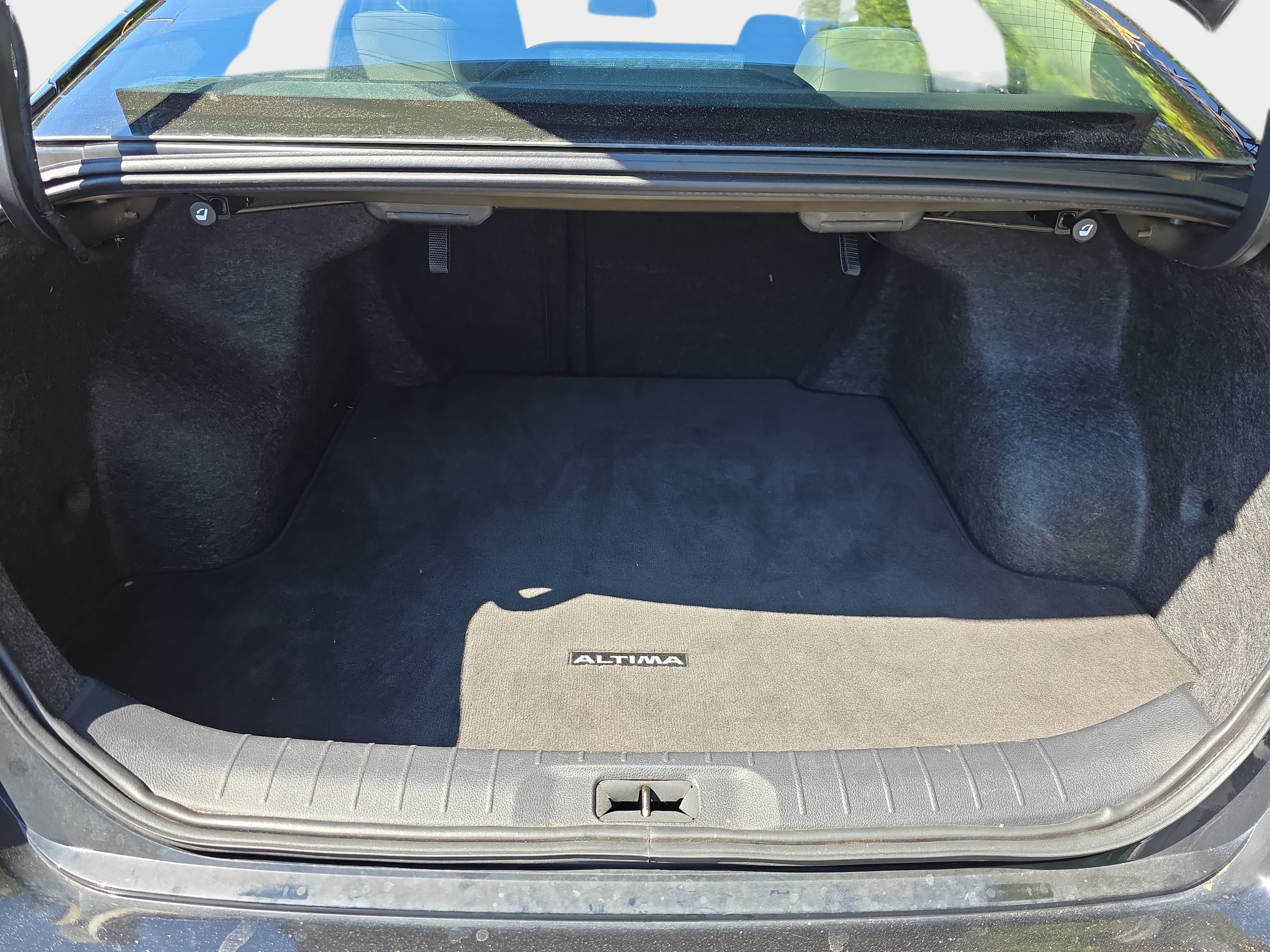 Used 2025 Nissan Altima 2.5 SV FWD image 10