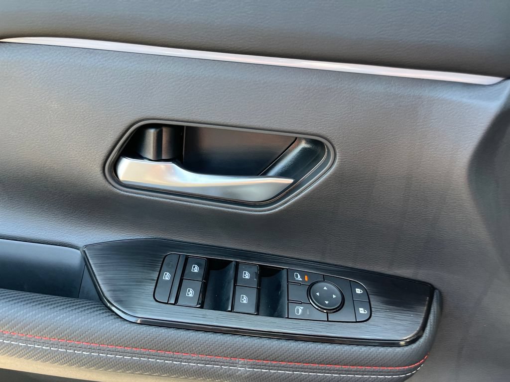 New 2027 Nissan Kicks SR w/ SR Premium Package FWD image 13