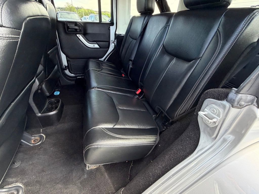 Used 2015 Jeep Wrangler Unlimited Sahara w/ Dual Top Group AWD/4WD image 29