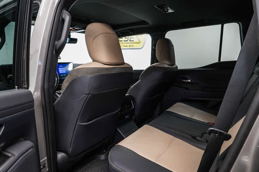 Used 2024 Lexus GX 550 AWD/4WD image 19