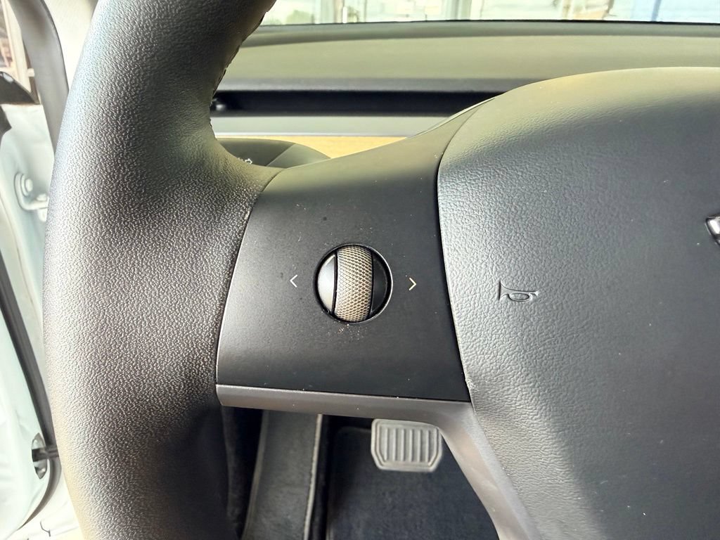 Used 2021 Tesla Model Y Long Range AWD/4WD image 19
