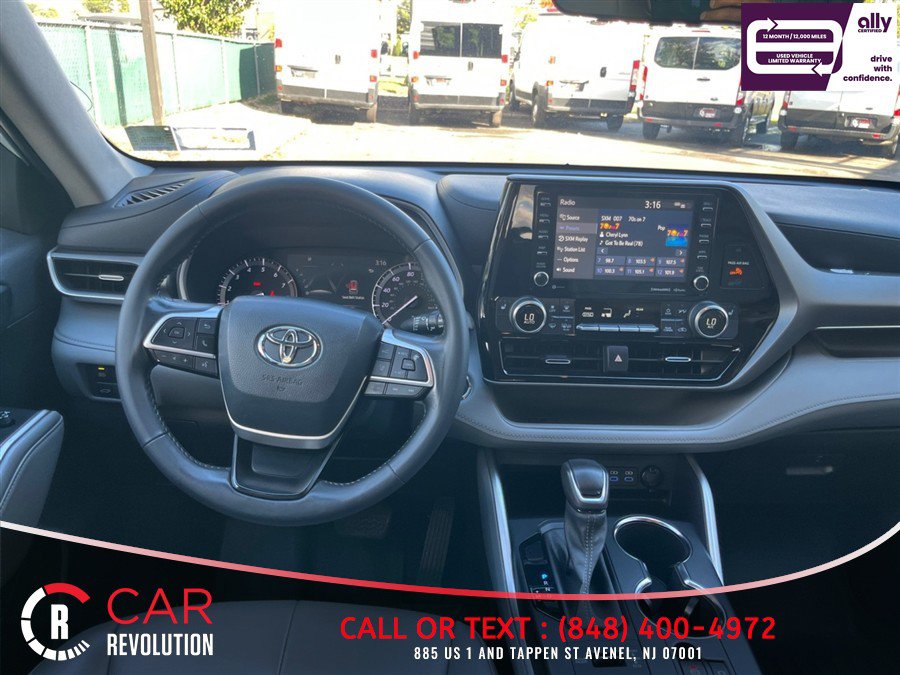 Used 2022 Toyota Highlander XLE AWD/4WD image 26