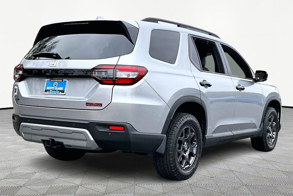 Used 2025 Honda Pilot TrailSport image 6