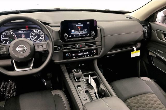 New 2025 Nissan Pathfinder S image 7