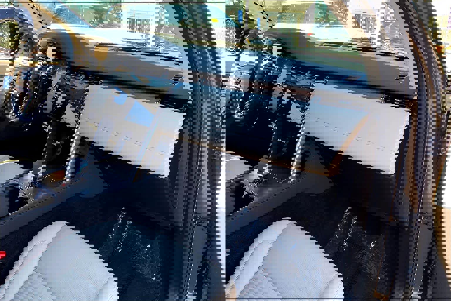 Used 2025 Land Rover Discovery Sport S image 18