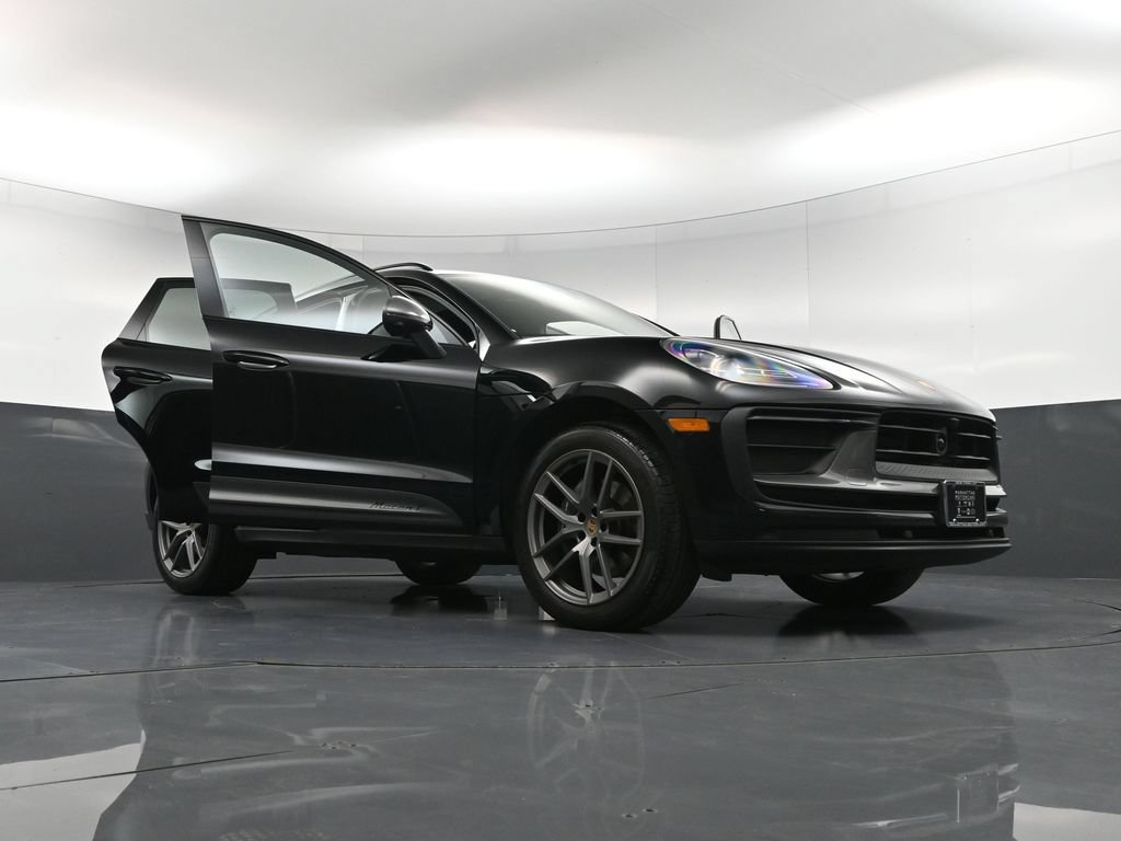 Certified 2024 Porsche Macan Turbo AWD/4WD image 36