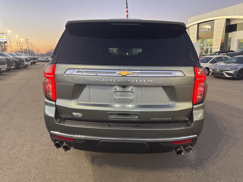 Used 2023 Chevrolet Suburban Premier image 4