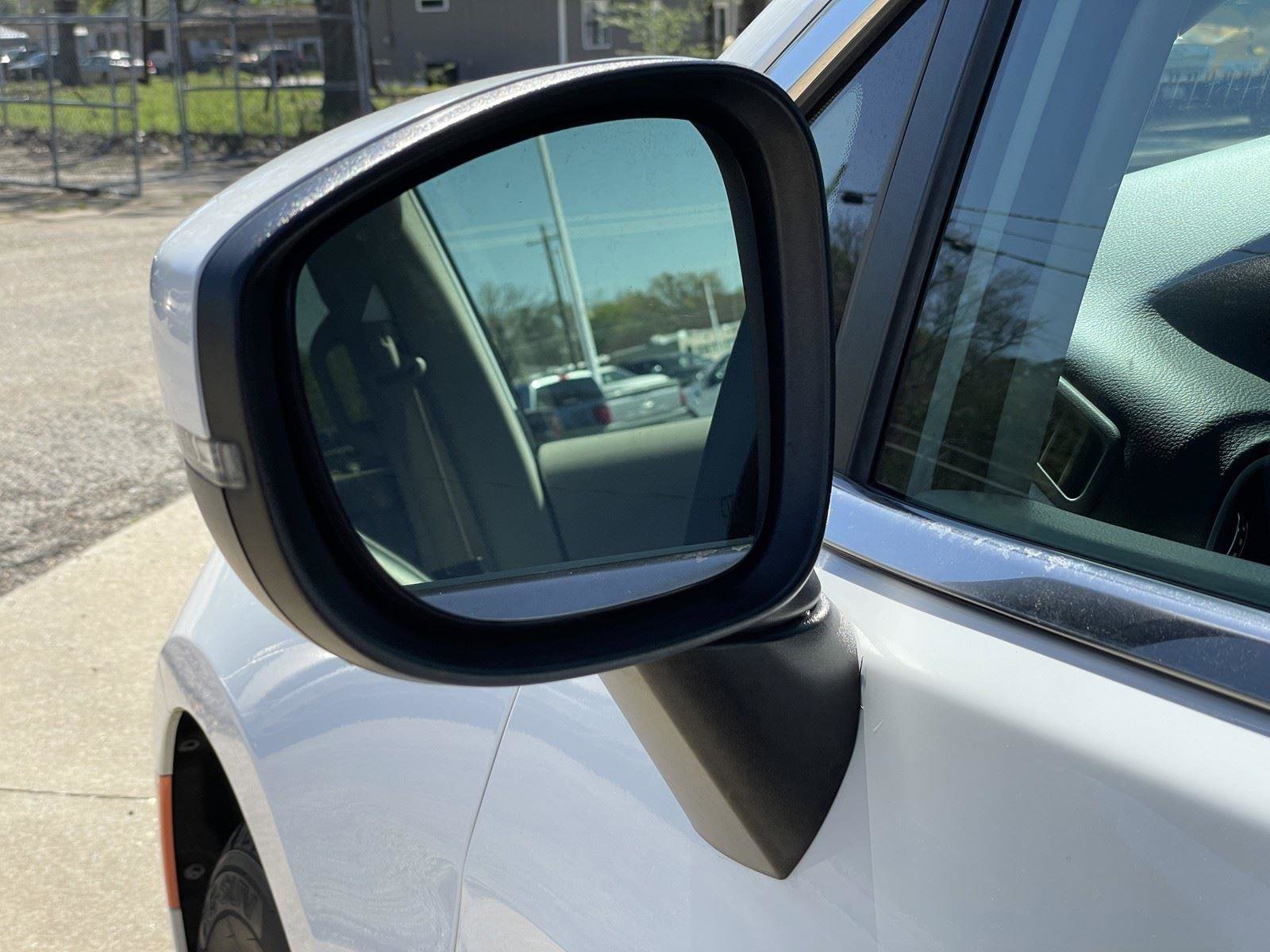 Used 2023 Chrysler Pacifica Touring-L image 37