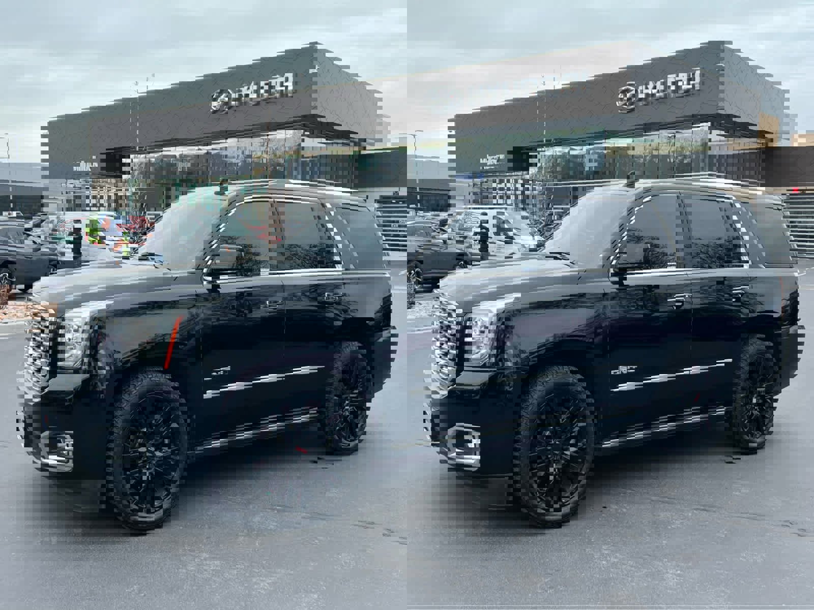 Used 2019 GMC Yukon Denali w/ Denali Ultimate Package image 1