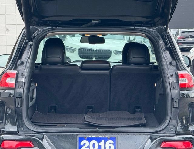 Used 2016 Jeep Cherokee Overland AWD/4WD image 34