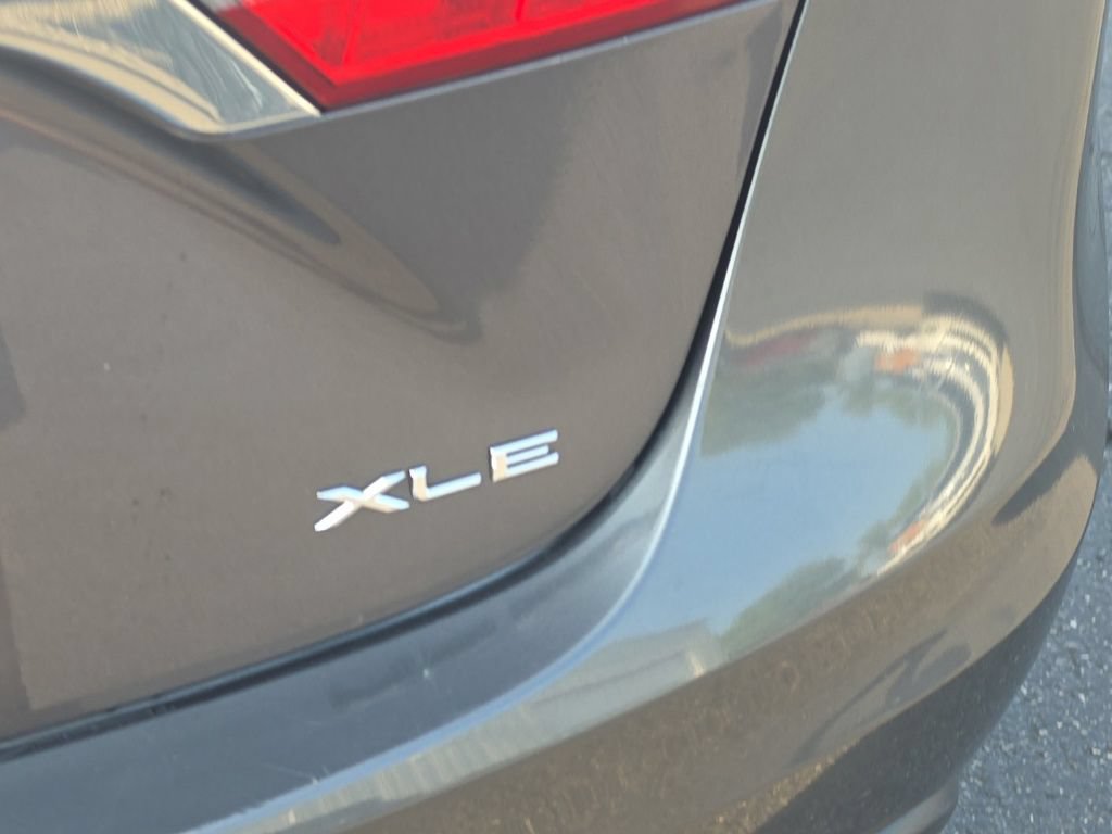 Used 2015 Toyota Avalon XLE Touring FWD image 7