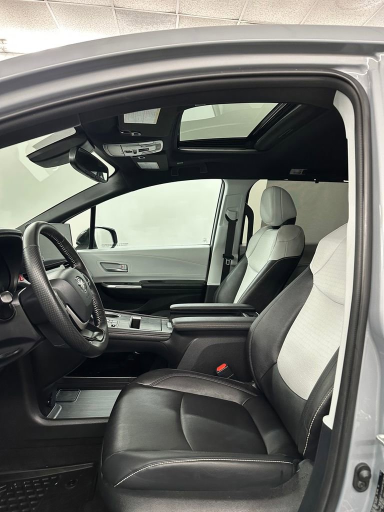 Used 2025 Toyota Sienna XSE image 12