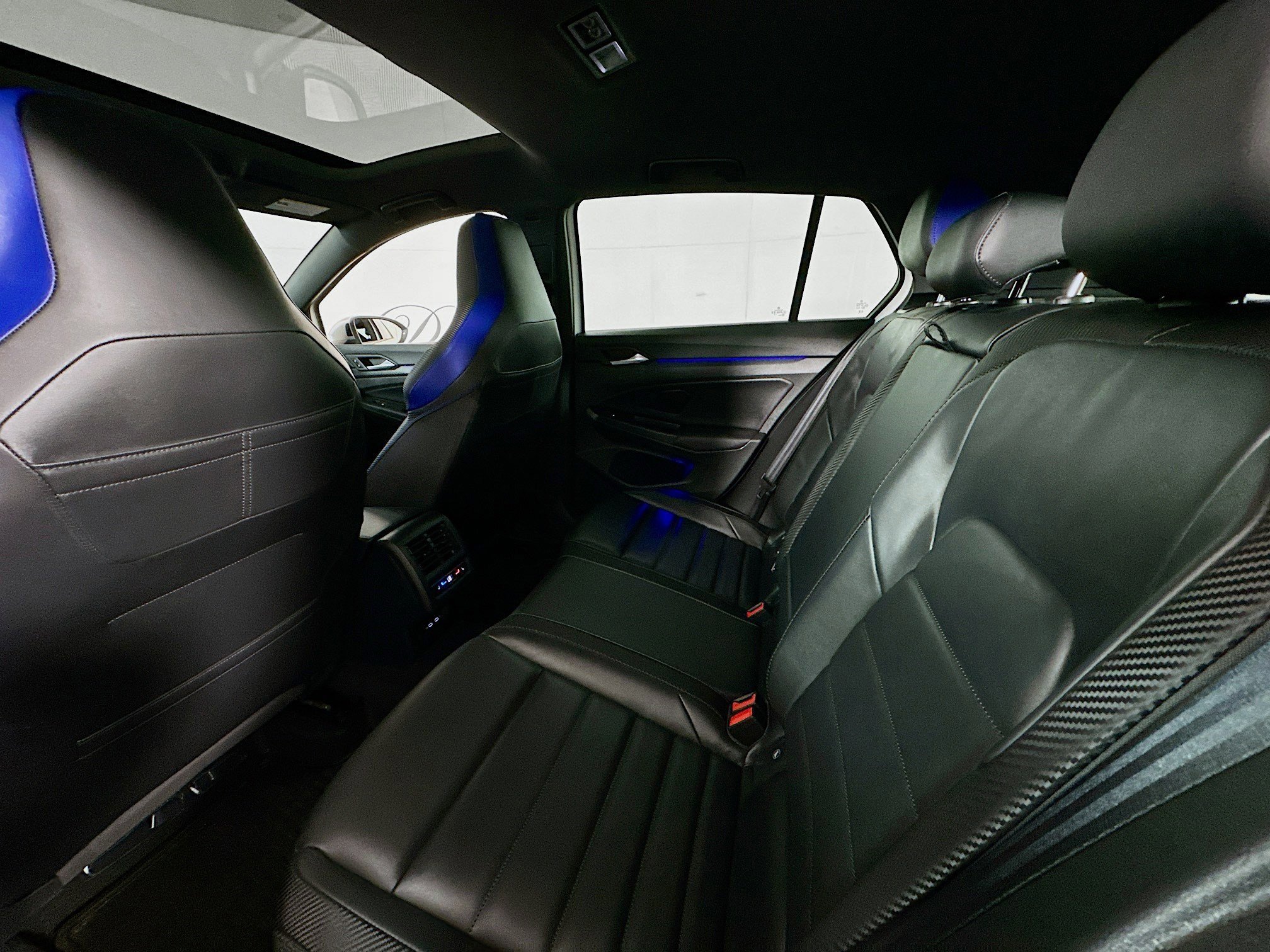 Used 2024 Volkswagen Golf R image 25