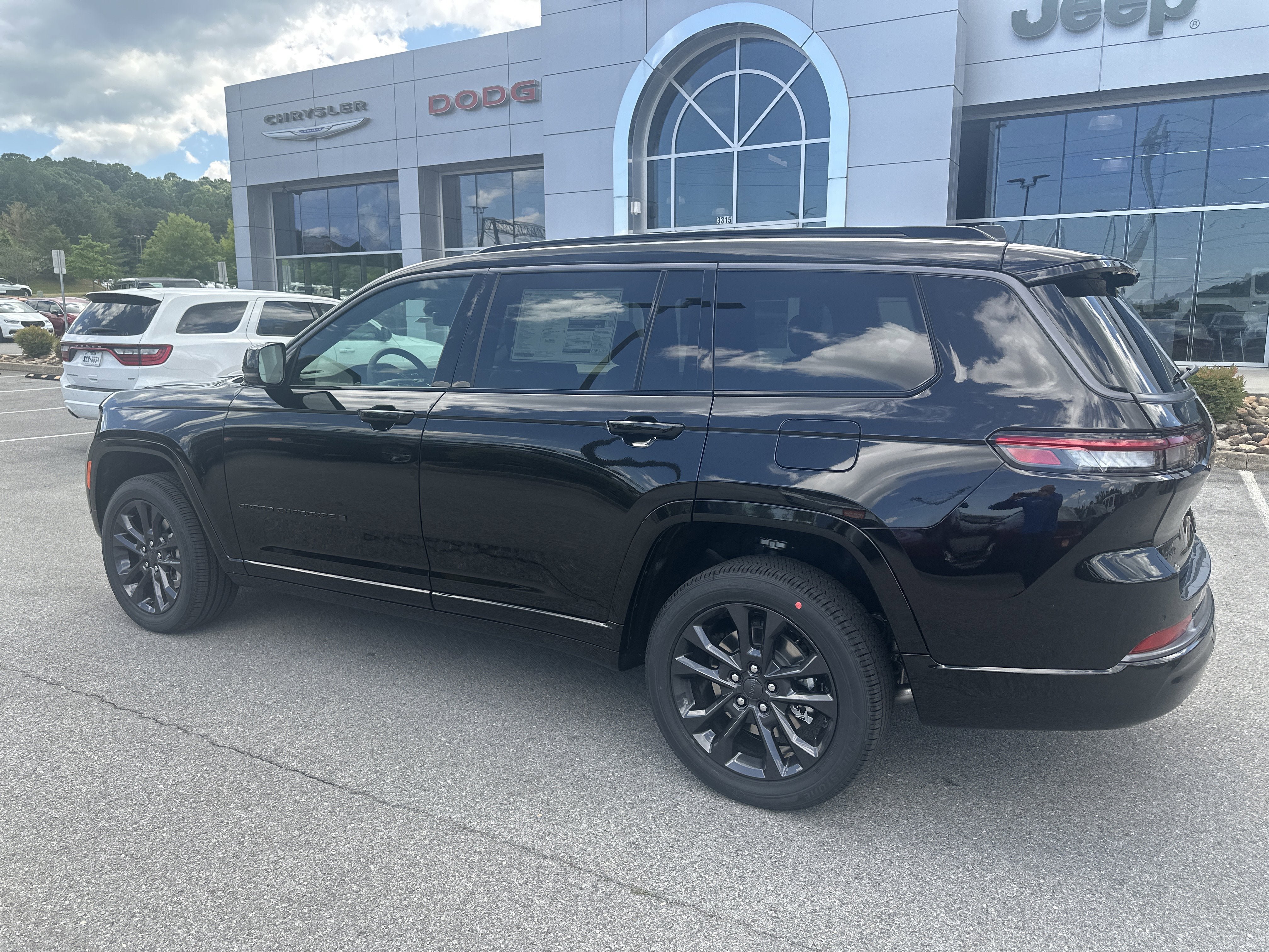 New 2026 Jeep Grand Cherokee L Limited AWD/4WD image 9