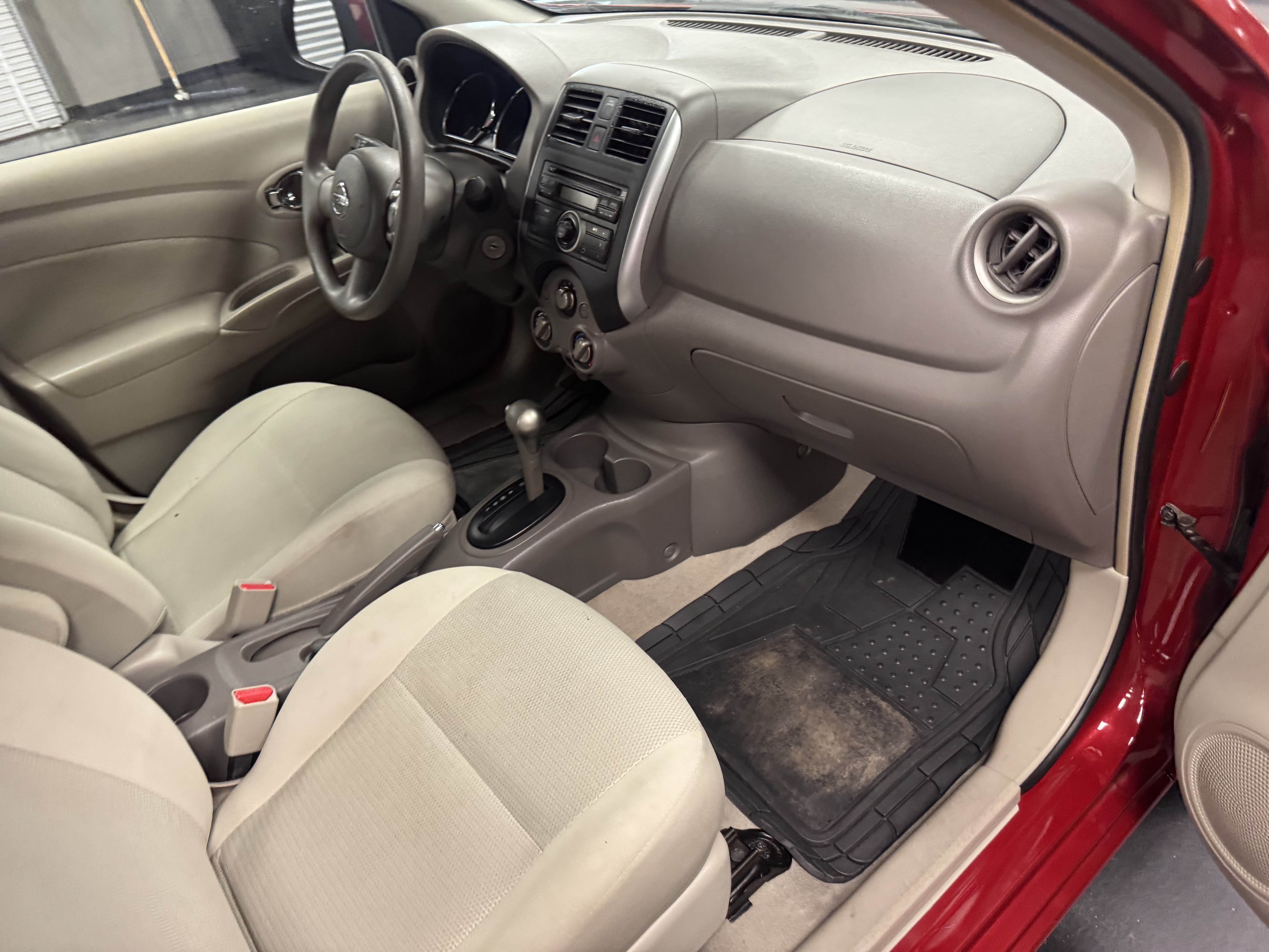 Used 2013 Nissan Versa SV FWD image 11