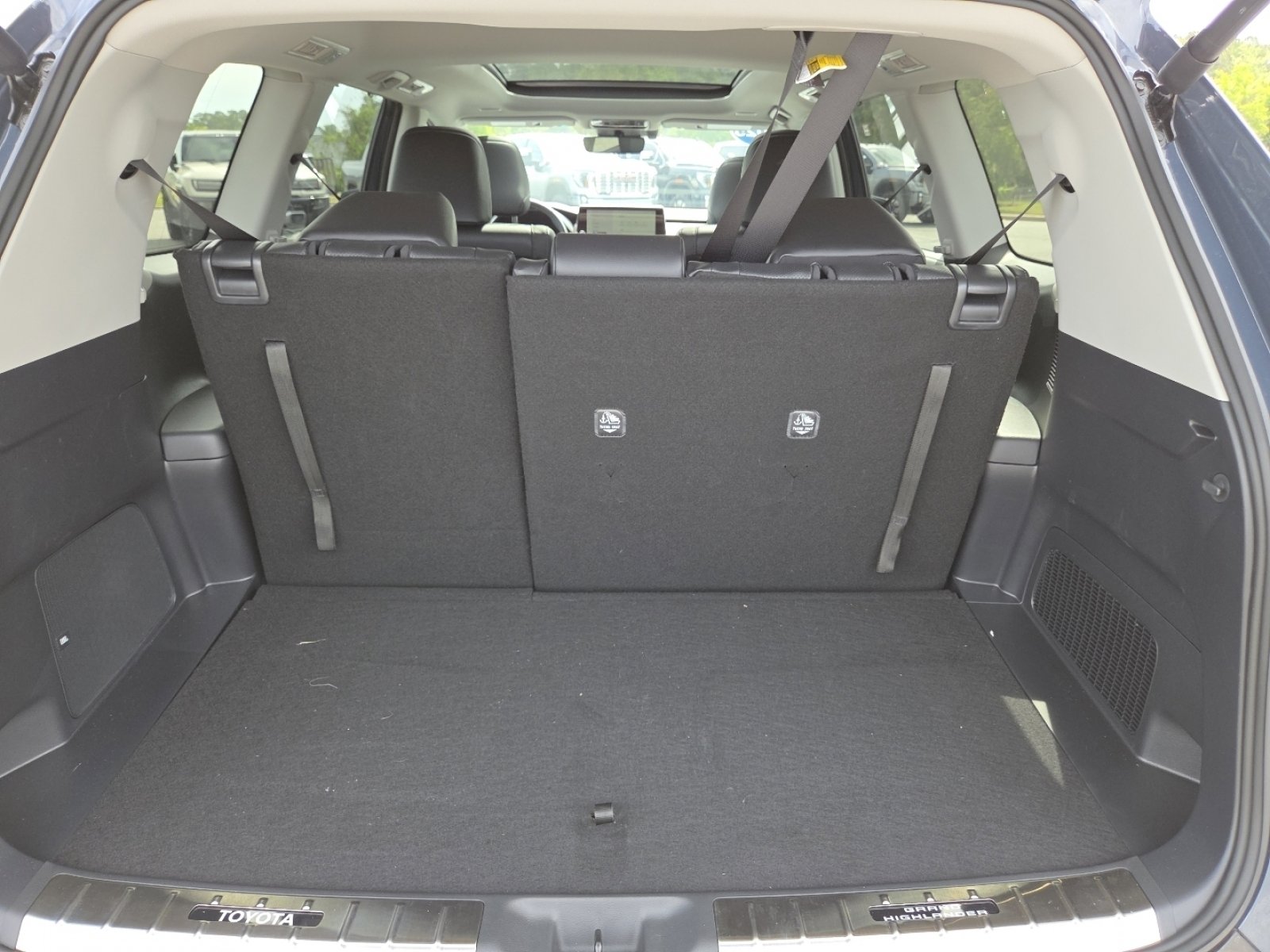 Used 2025 Toyota Grand Highlander FWD image 24