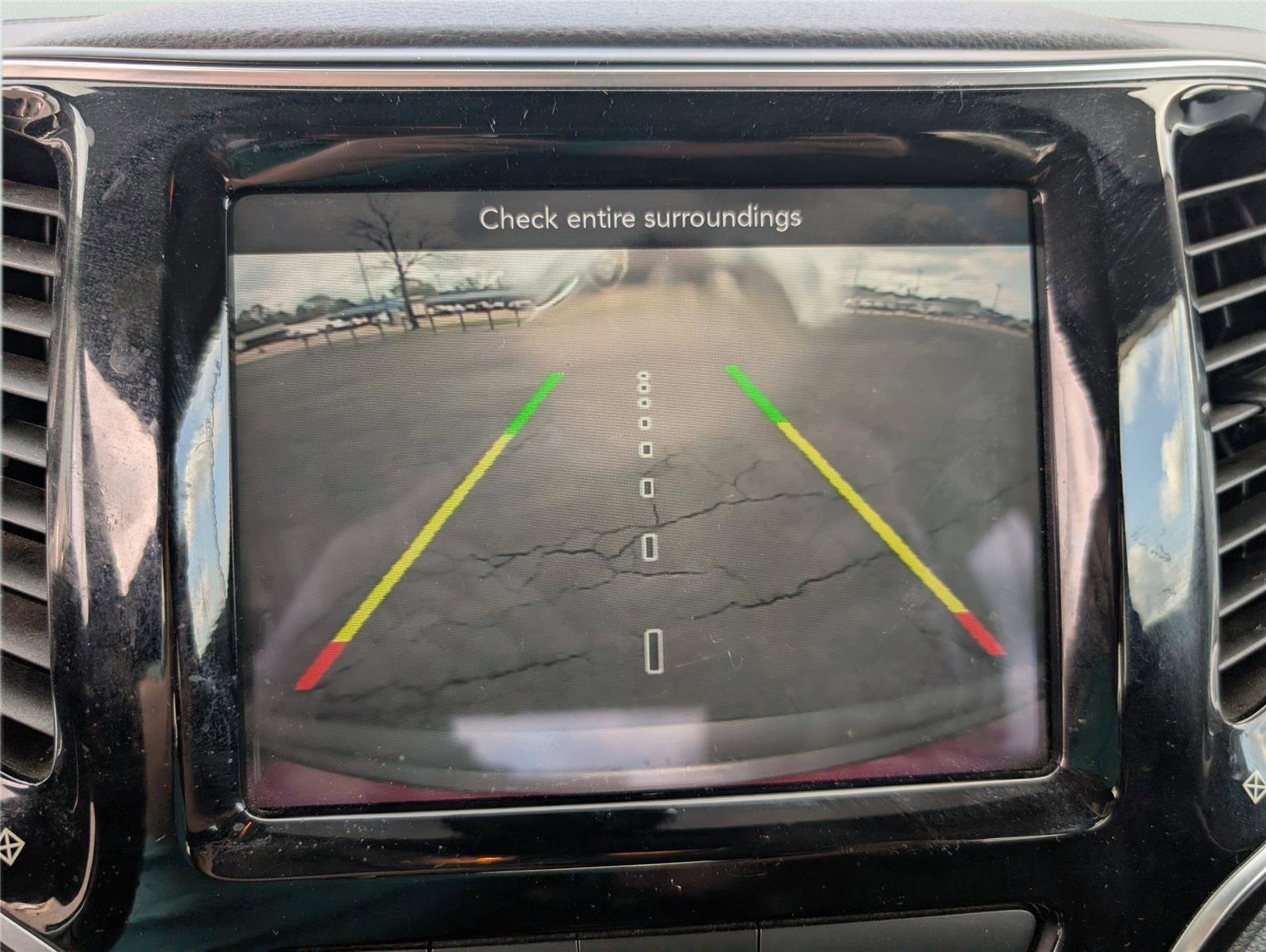 Used 2020 Jeep Cherokee Limited image 18