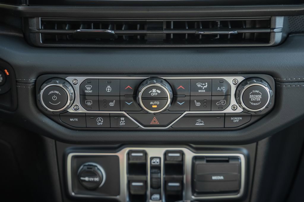 New 2025 Jeep Wrangler Unlimited Rubicon w/ Convenience Group image 22