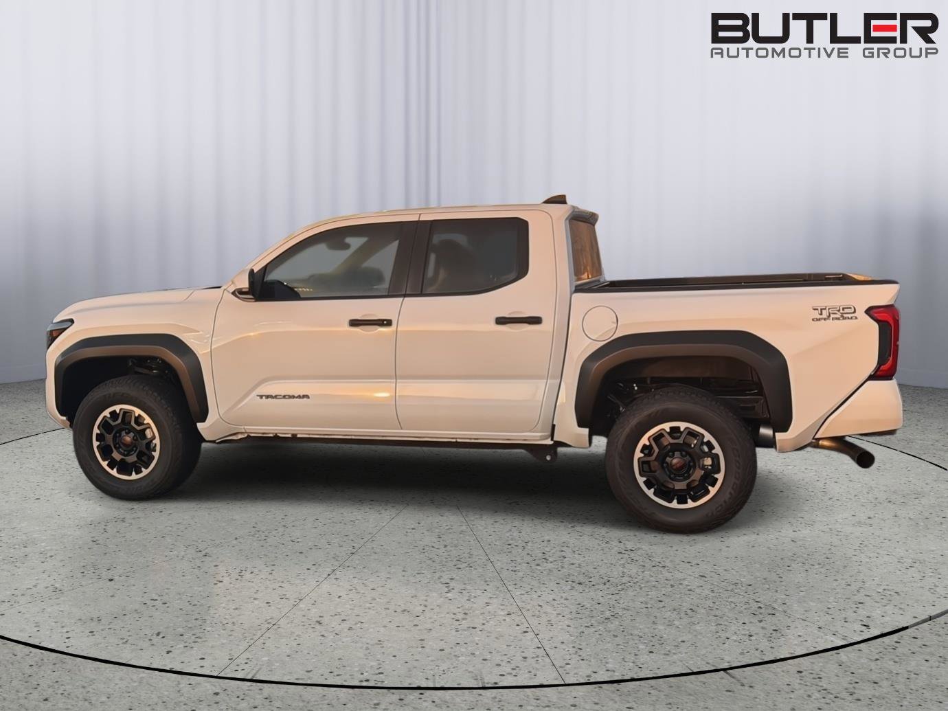 Certified 2024 Toyota Tacoma TRD Off-Road AWD/4WD image 3