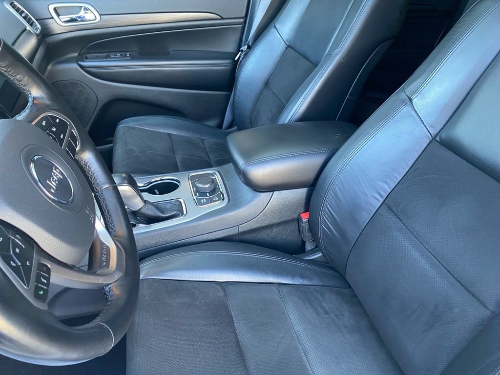 Certified 2022 Jeep Grand Cherokee Laredo X AWD/4WD image 21