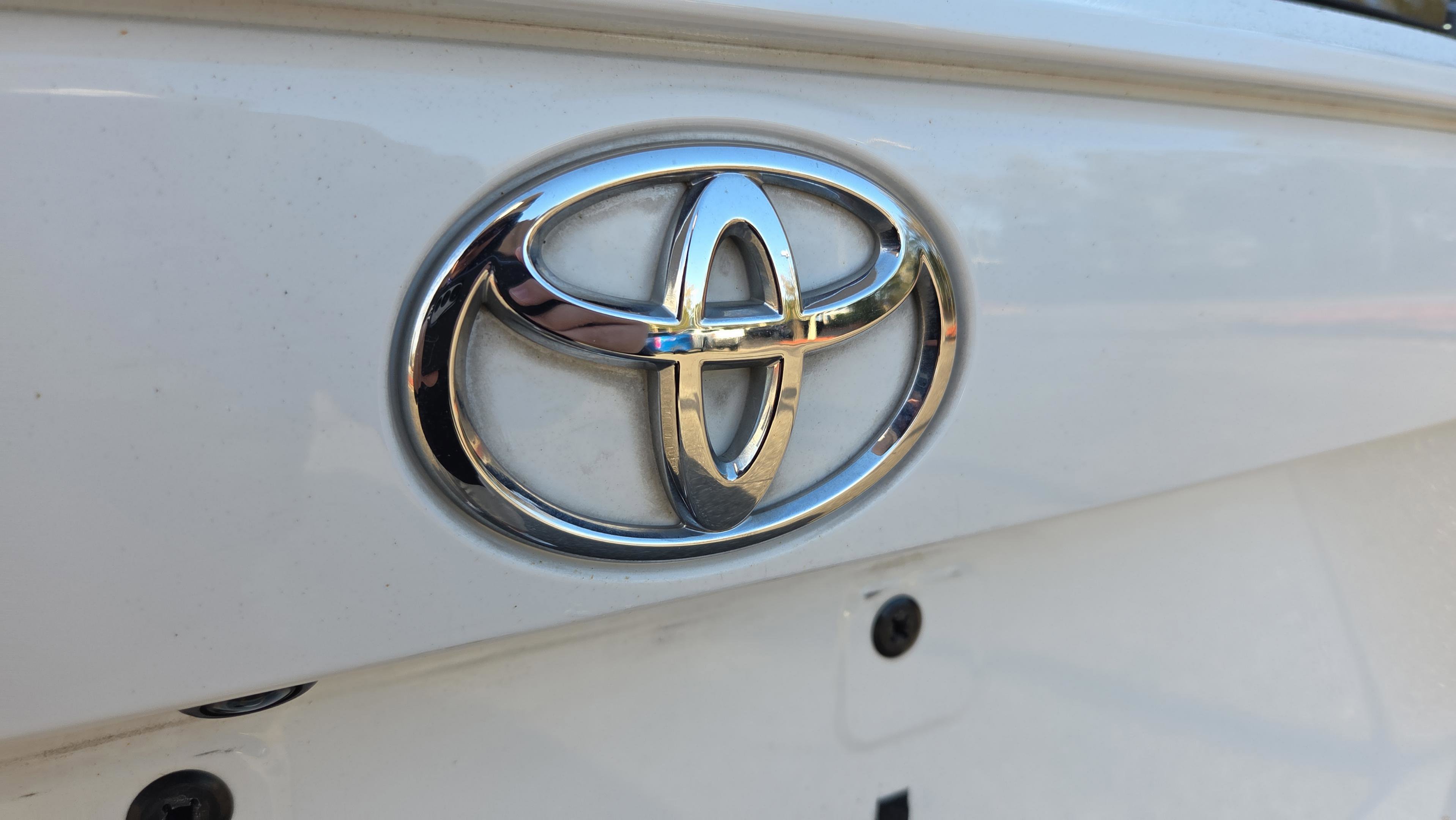Used 2020 Toyota RAV4 LE image 16