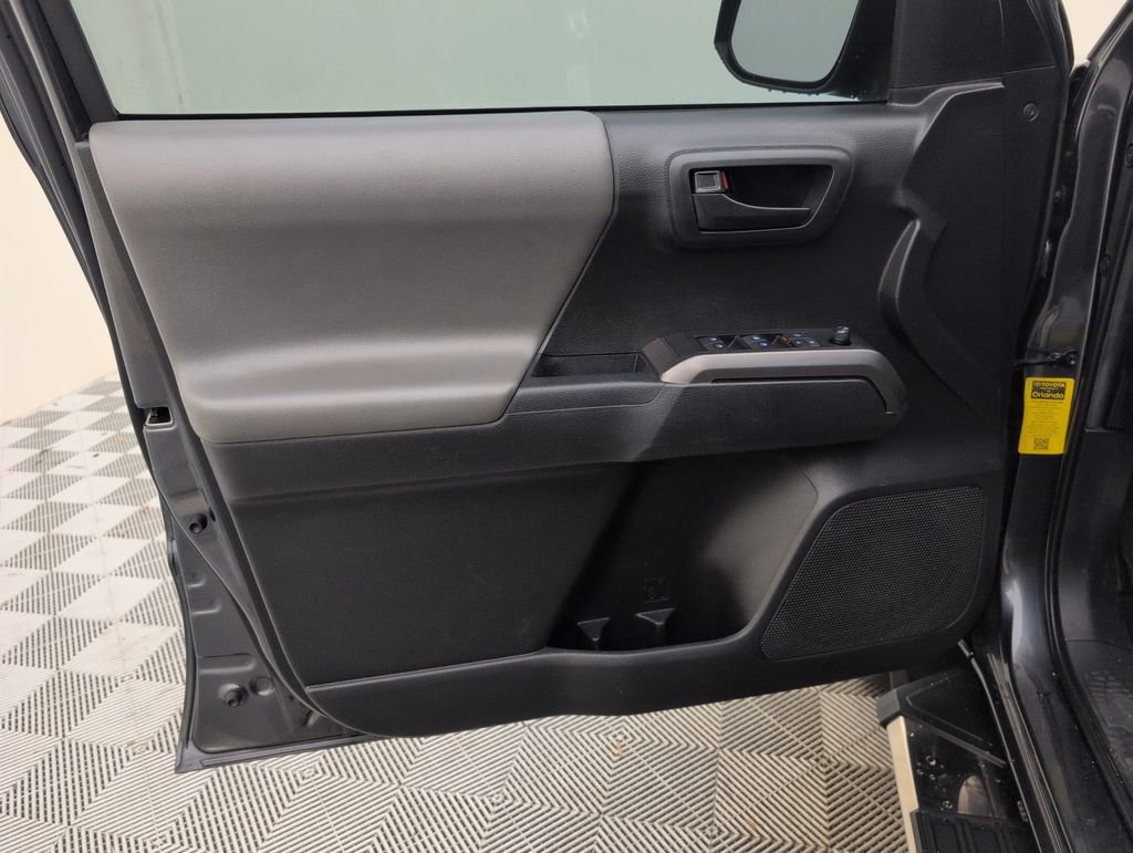 Used 2022 Toyota Tacoma SR5 RWD image 30