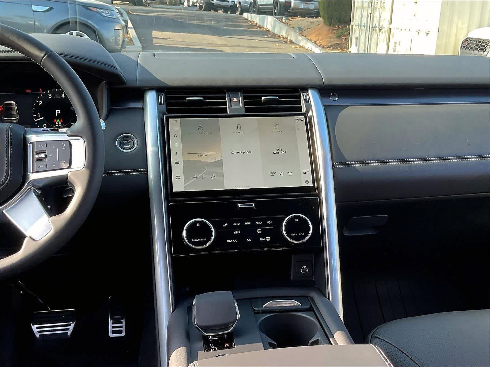 New 2025 Land Rover Discovery Metropolitan Edition AWD/4WD image 9