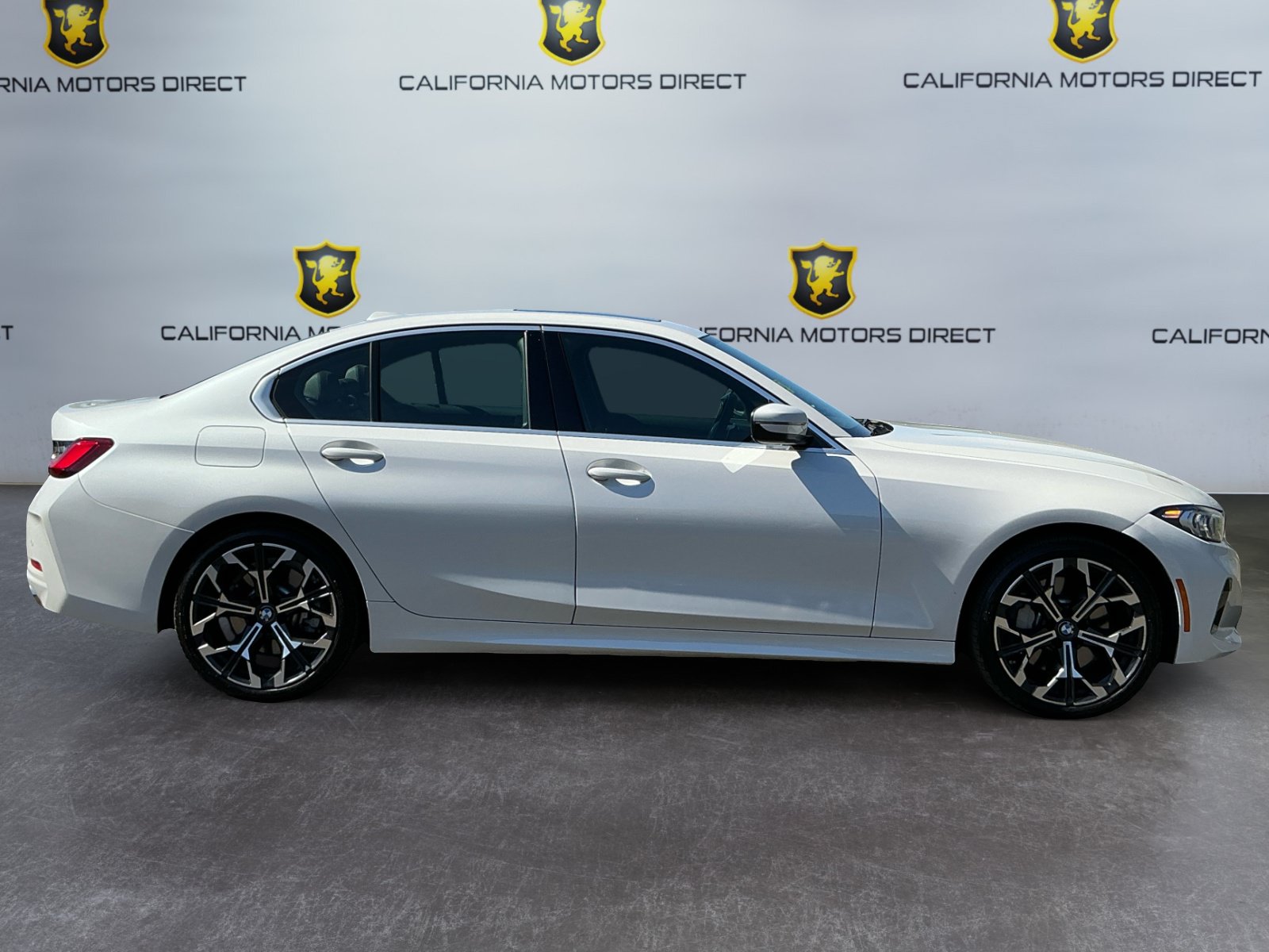 Used 2025 BMW 330i Sedan RWD image 4