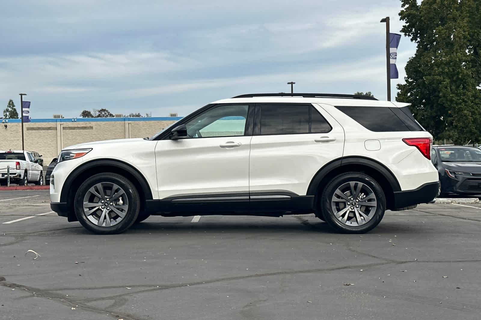 Certified 2023 Ford Explorer XLT w/ Equipment Group 202A RWD image 6