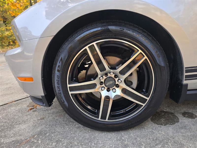 Used 2010 Ford Mustang Convertible image 14