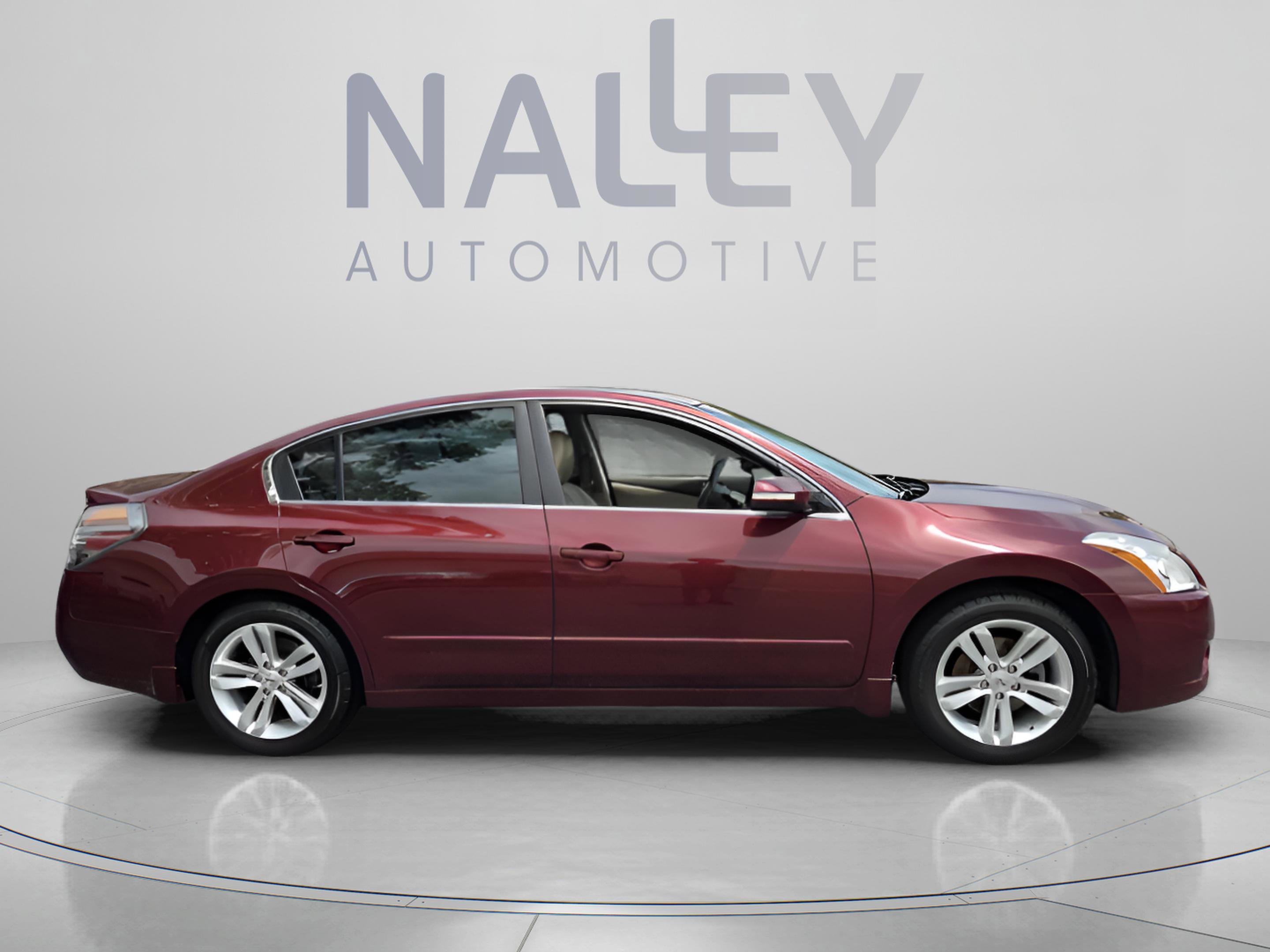 Used 2012 Nissan Altima 3.5 SR w/ Sport Pkg FWD image 6