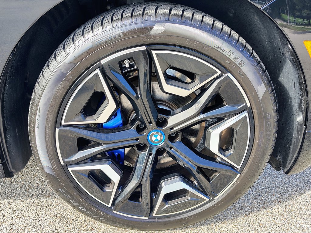 Used 2023 BMW iX xDrive50 w/ Ultimate Package 2 AWD/4WD image 12