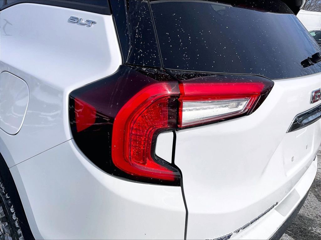 Used 2024 GMC Terrain SLT image 30