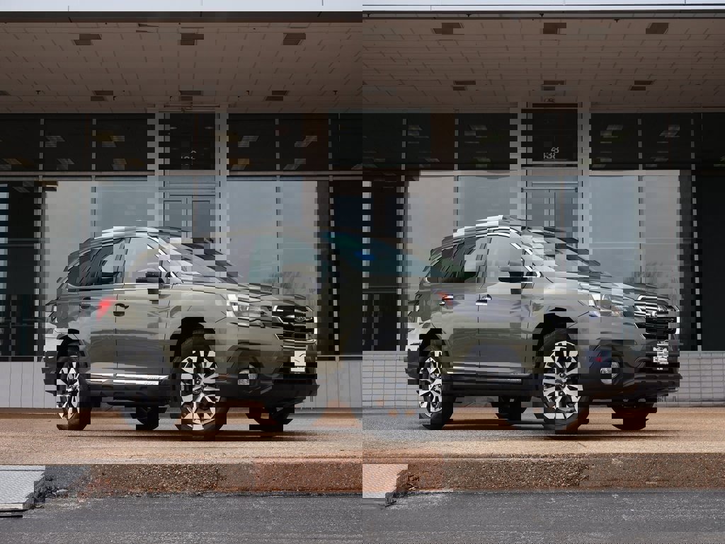 Used 2019 Subaru Outback 2.5i Touring image 2